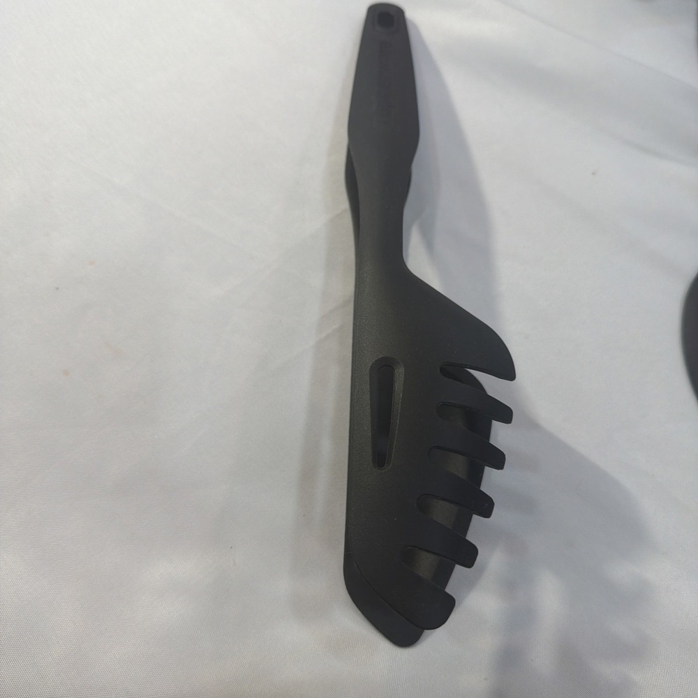 Tupperware New Kitchen Tongs Clip together/salad pasta/servers. Black